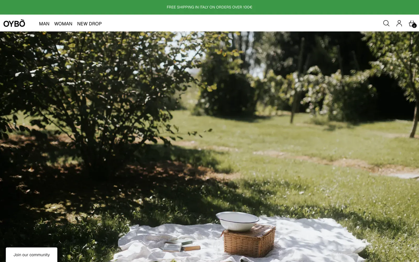 Home de la tienda Shopify de Oybò en oybo.it: una foto a todo ancho de un pícnic al aire libre
