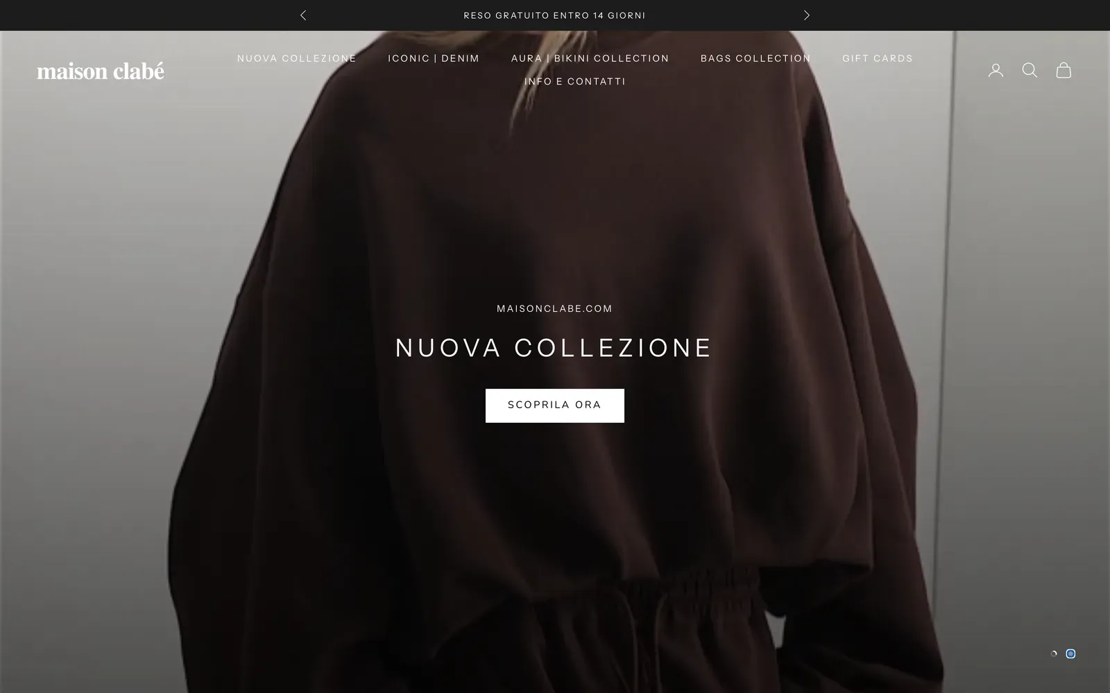 Home de la tienda Shopify de Maison Clabé en maisonclabe.com: una modelo con una sudadera oversize marrón y el banner New collection